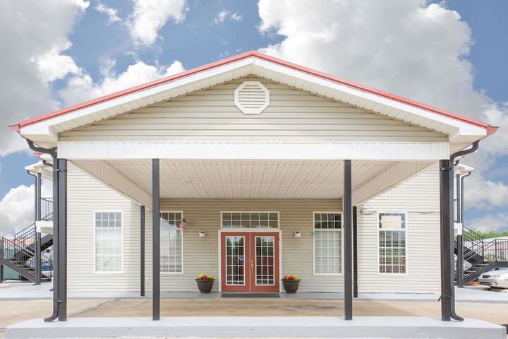 Super 8 By Wyndham Talladega AL - thumb 2