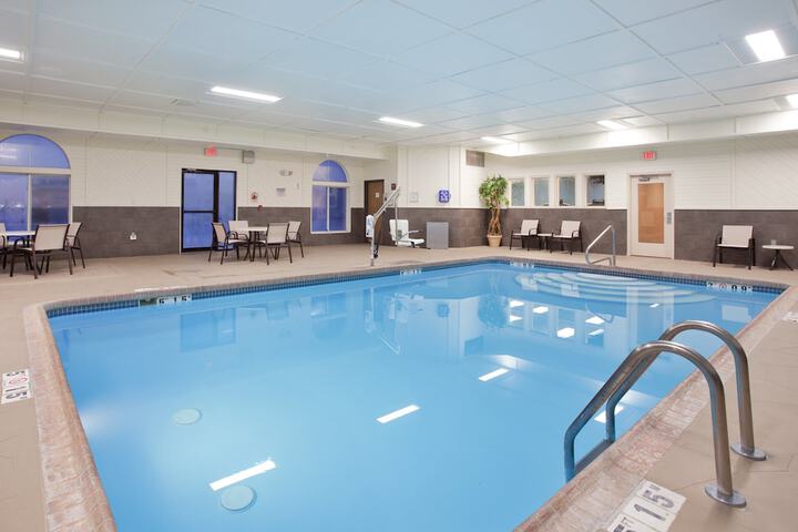 Holiday Inn Express Hotel & Suites Beatrice, An IHG Hotel - thumb 1