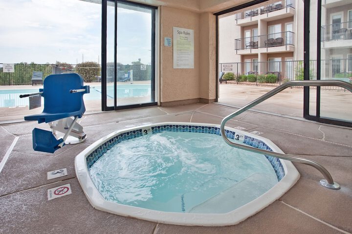 Holiday Inn Express Hotel & Suites Branson 76 Central, An IHG Hotel - thumb 2