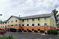 Days Inn  Suites by Wyndham Traverse City