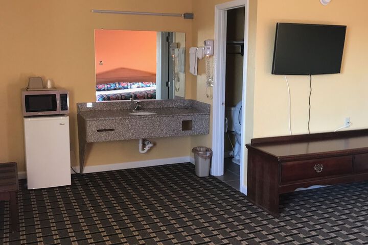 Lincoln Inn - thumb 2