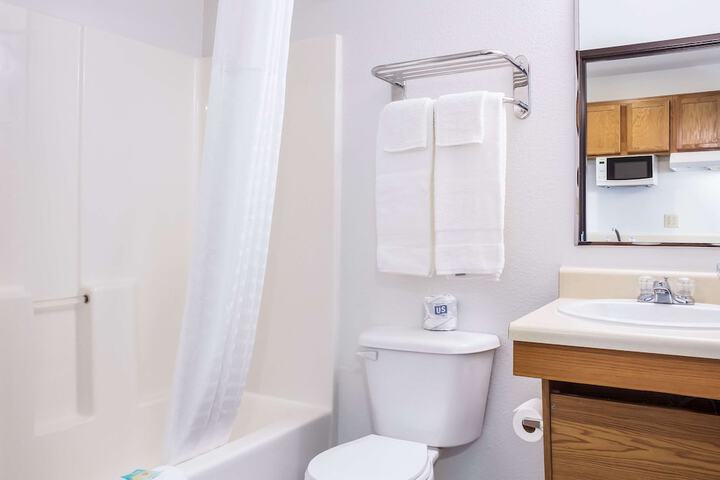 WoodSpring Suites Houston La Porte - thumb 6