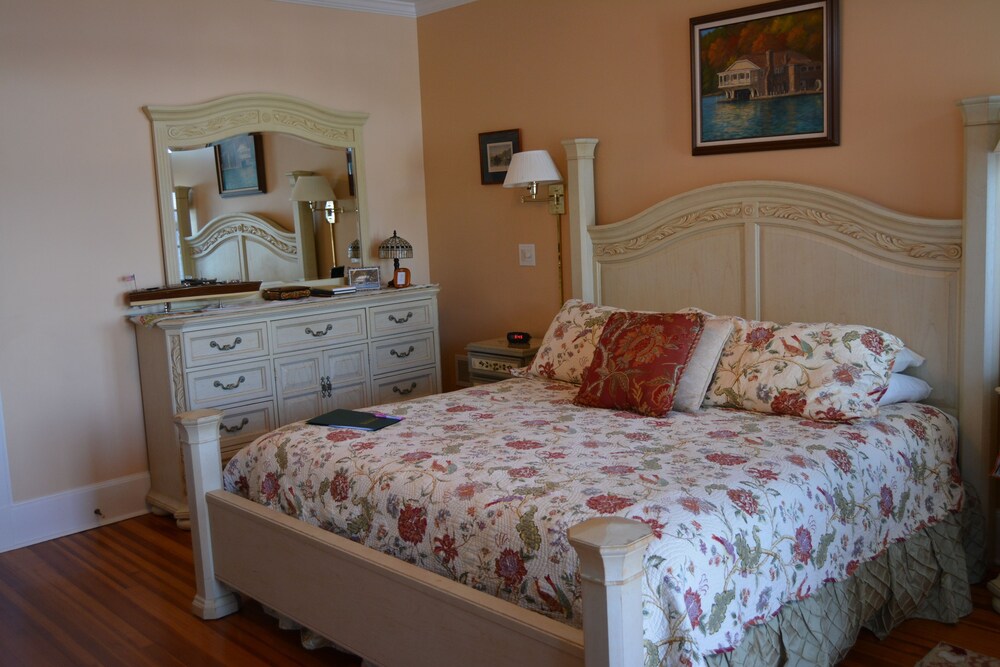 Boathouse Waterfront Lodging - thumb 3