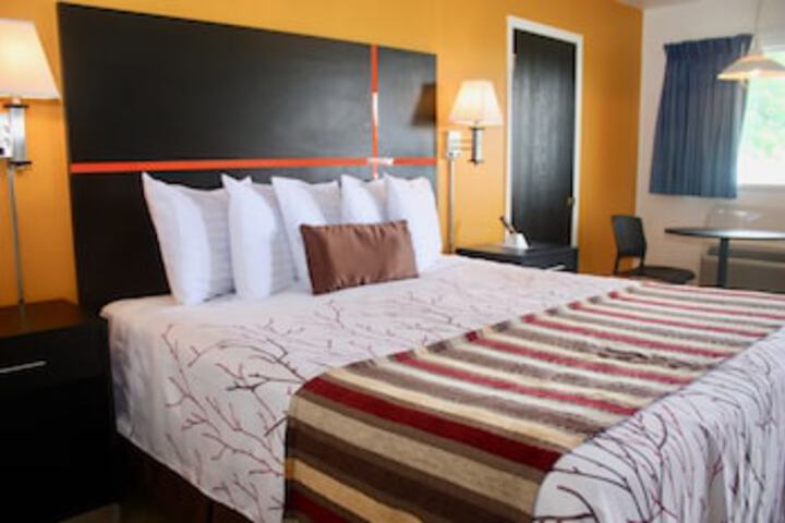 Chaparral Motor Inn - thumb 0