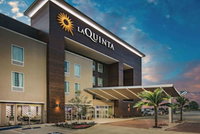 La Quinta Inn  Suites by Wyndham Dallas Plano - The Colony
