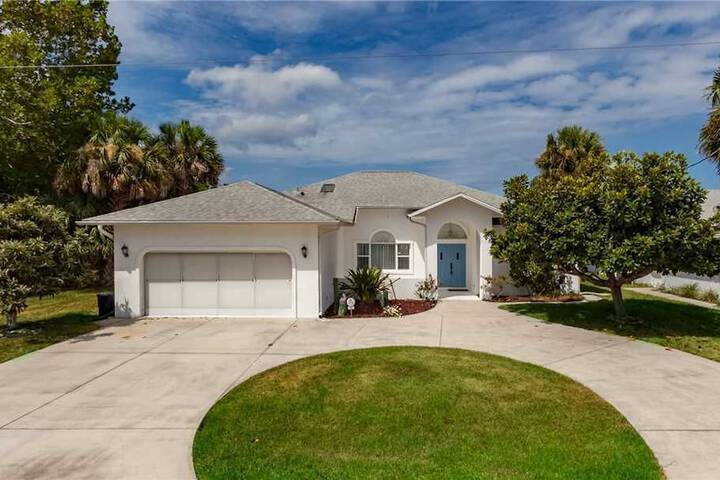 Cool Water Three Bedroom Home - thumb 1