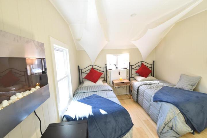 Sturgeon Pool Lake House - thumb 3