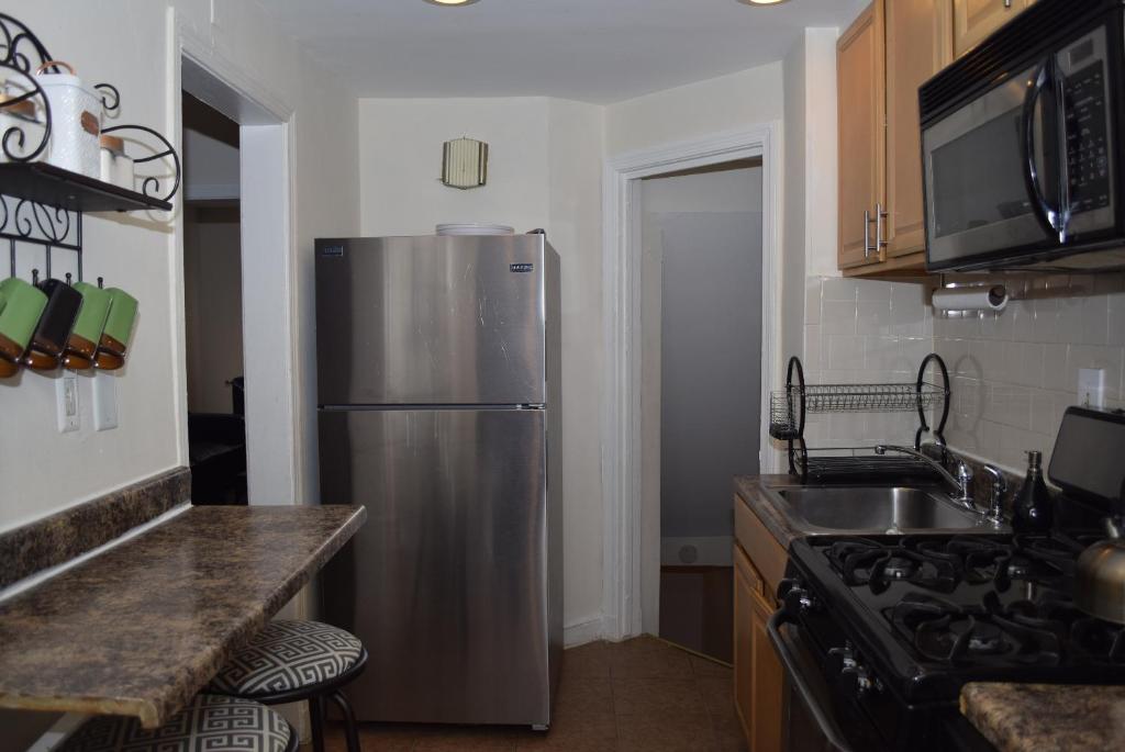 Quiet Three Story House In Fort Dupont - thumb 6