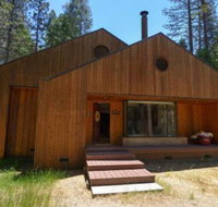 Bruins Den - Tourism Bookings