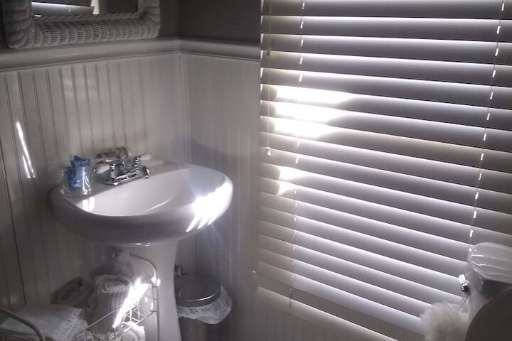 Off Broadway B & B - thumb 5