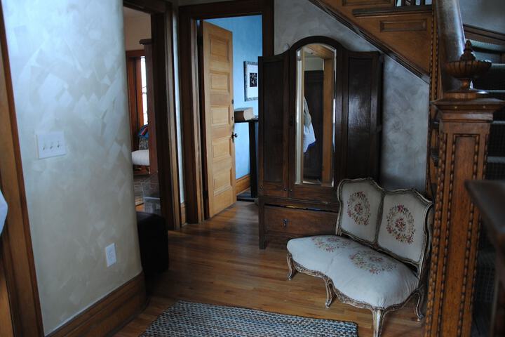 Off Broadway B & B - thumb 1