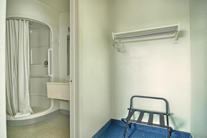 Skyline Inn - thumb 4