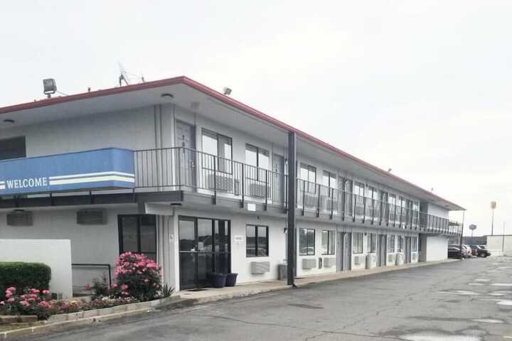 Skyline Inn - thumb 1