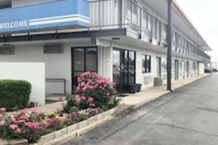 Skyline Inn - thumb 2