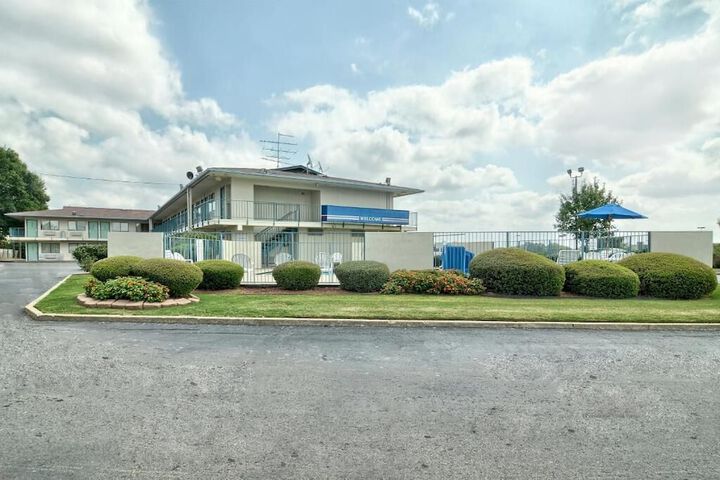 Skyline Inn - thumb 3