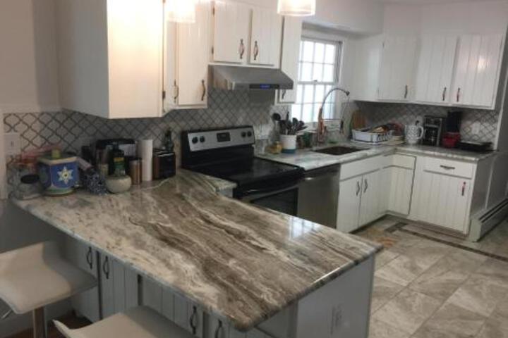 Heated Pool In Prime Woodstock - thumb 6