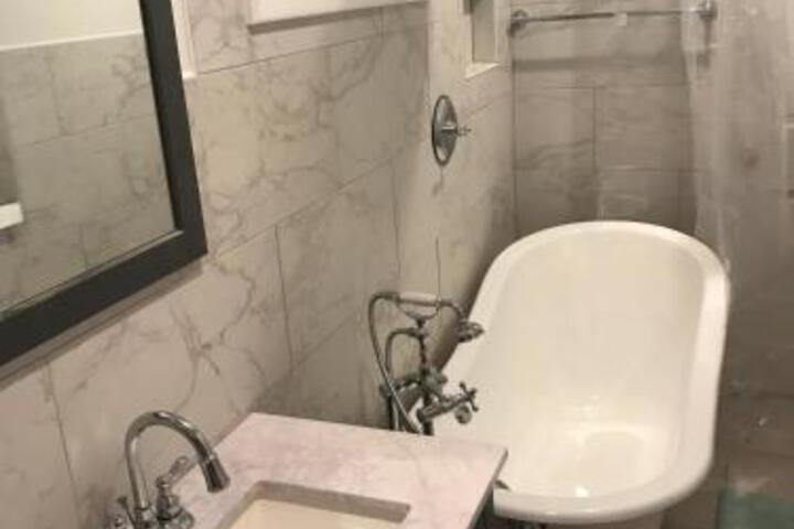 Heated Pool In Prime Woodstock - thumb 2