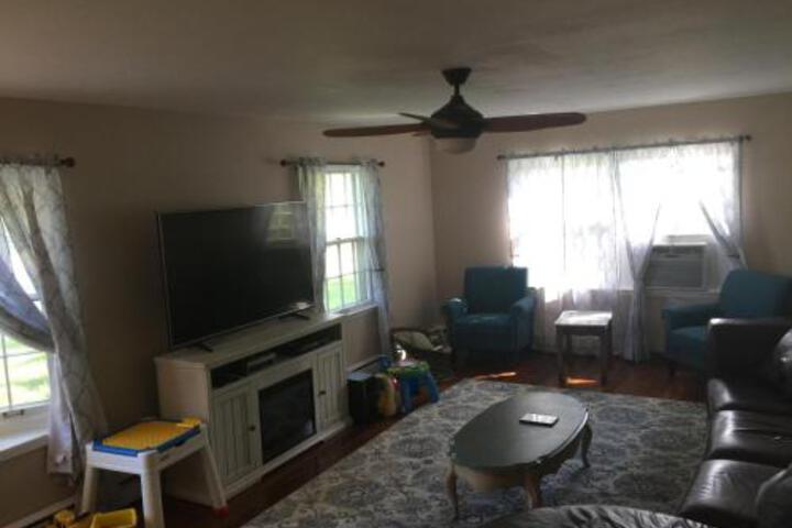 Heated Pool In Prime Woodstock - thumb 5