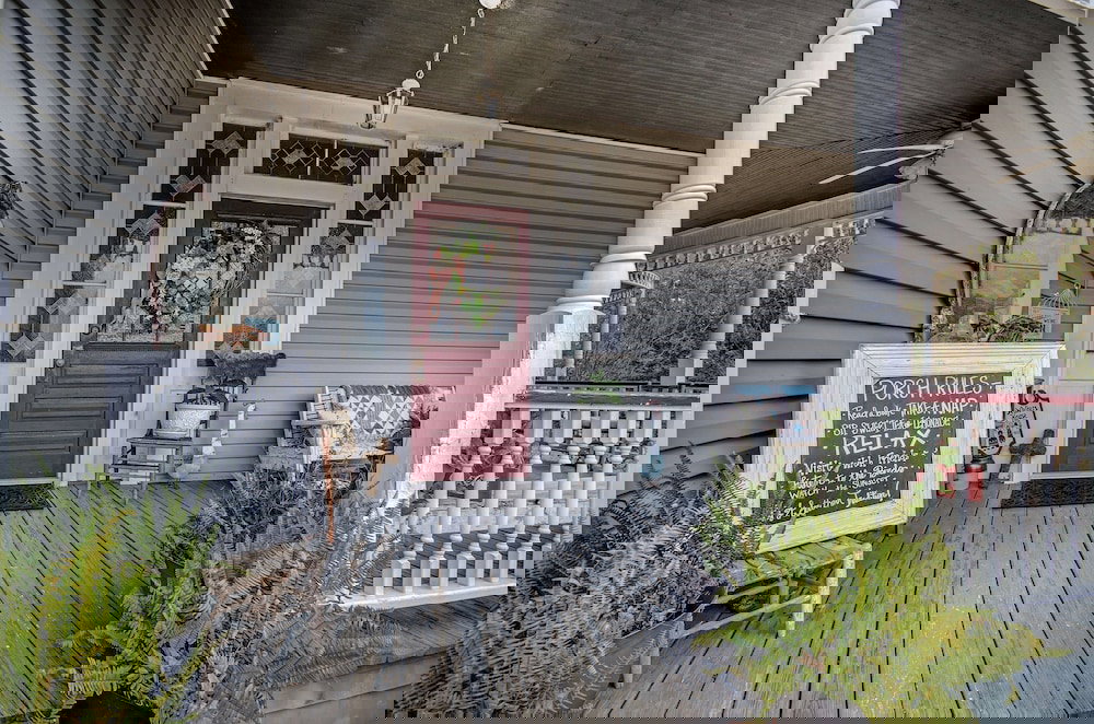 Clyde And Marie's Bed & Breakfast - thumb 1