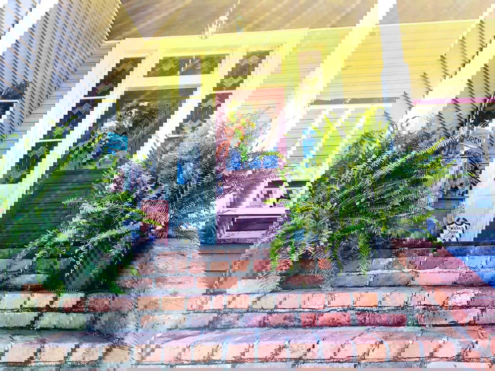 Clyde And Marie's Bed & Breakfast - thumb 2