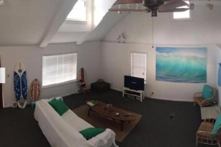 Walking Distance To Beach & Shops - thumb 0