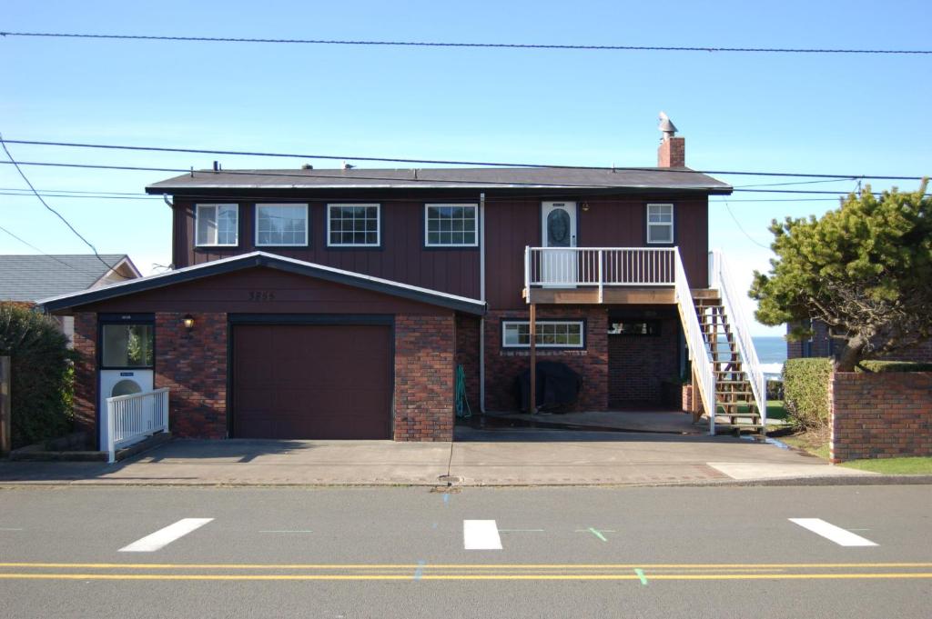 Captains Quarters Beach House - thumb 6