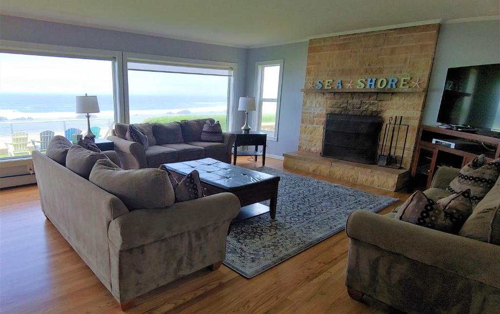 Captains Quarters Beach House - thumb 4