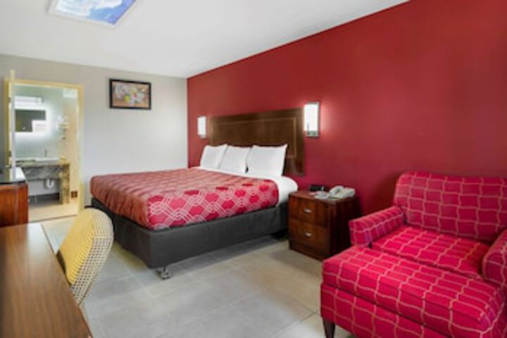 Econo Lodge - thumb 0