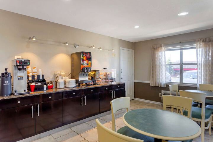 Econo Lodge - thumb 4