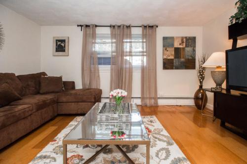 Great 1 Bedroom Apartment Longwood MBTA Boston Fenway Jamaica Pond - thumb 3