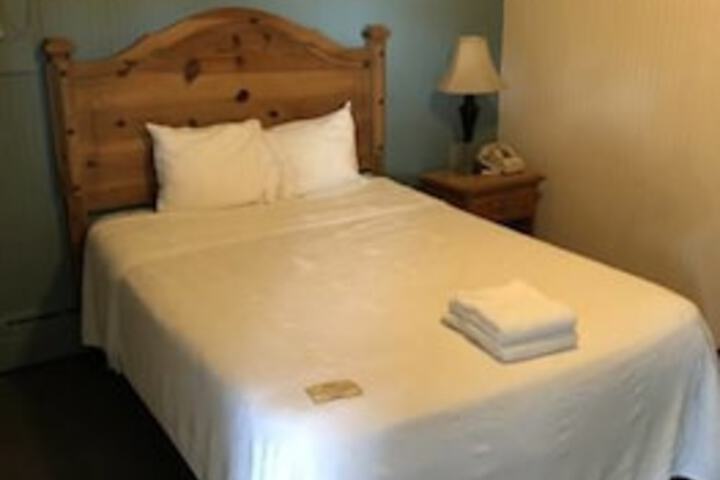 The Walpole Motel - thumb 1