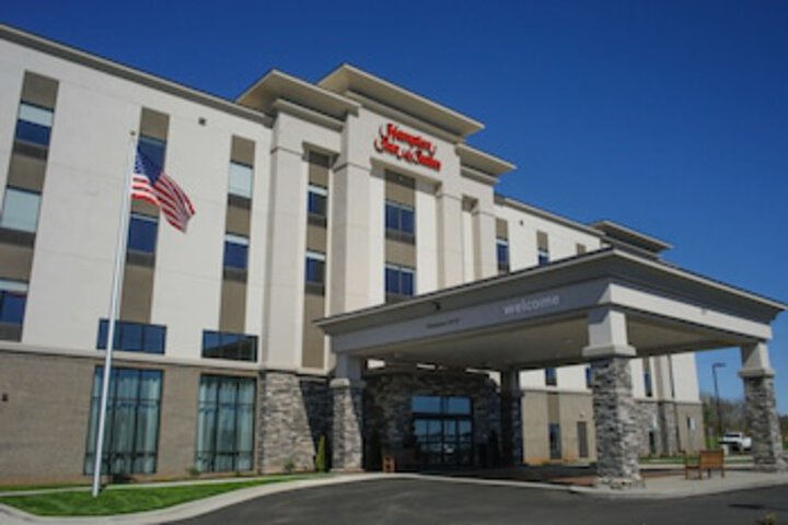 Hampton Inn & Suites Forest City - thumb 0