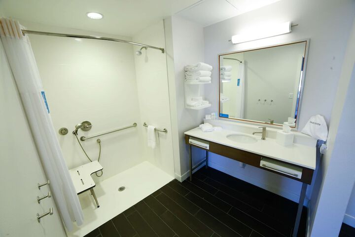 Hampton Inn & Suites Forest City - thumb 7