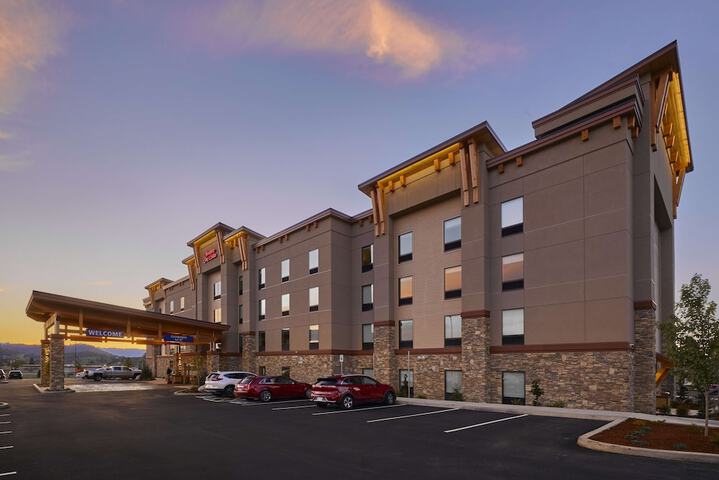 Hampton Inn & Suites Roseburg - thumb 1