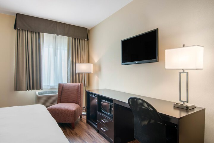 Econo Lodge Inn & Suites - thumb 1