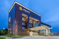 La Quinta Inn  Suites by Wyndham Dallas Duncanville