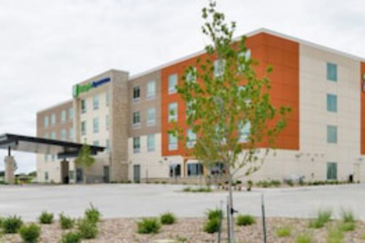 Holiday Inn Express Alliance, An IHG Hotel - thumb 0