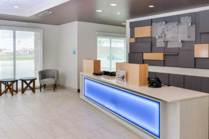 Holiday Inn Express Alliance, An IHG Hotel - thumb 1