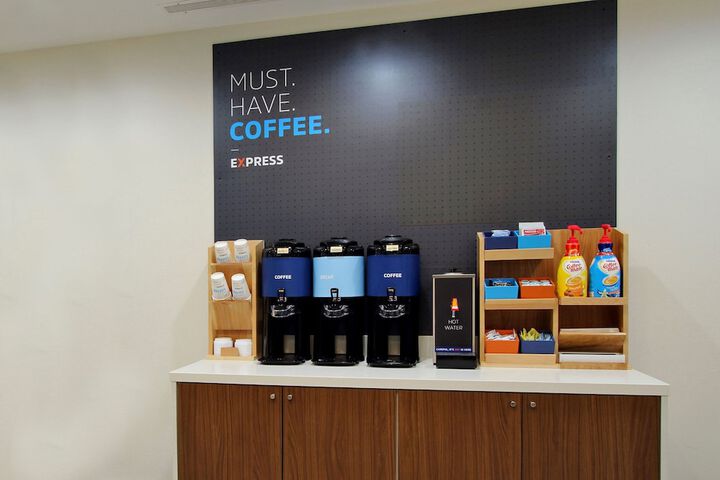 Holiday Inn Express Alliance, An IHG Hotel - thumb 6