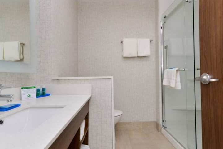 Holiday Inn Express Alliance, An IHG Hotel - thumb 5