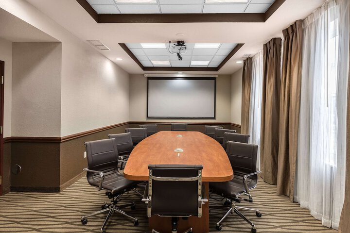 Comfort Inn & Suites - thumb 7