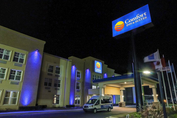 Comfort Inn & Suites - thumb 1