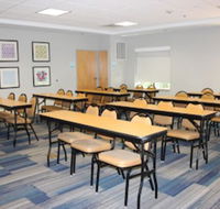 Holiday Inn Express Forest City an IHG Hotel - Students Accommodation