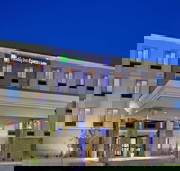 Holiday Inn Express  Suites Airport - Lincoln an IHG Hotel - Tourism Bookings