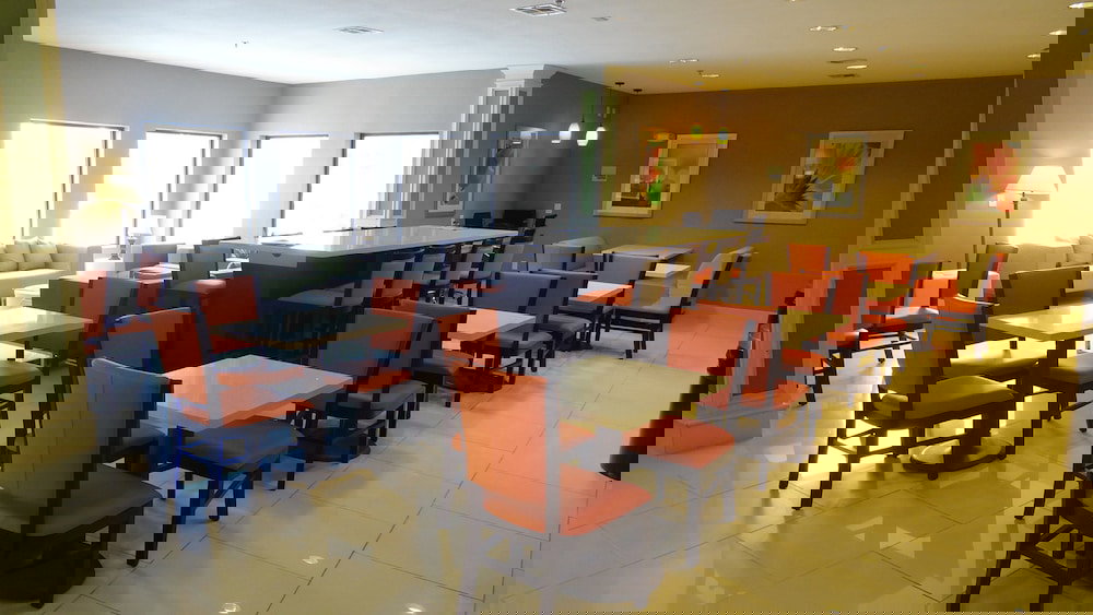 Holiday Inn Express Kansas City-Bonner Springs, An IHG Hotel - thumb 5