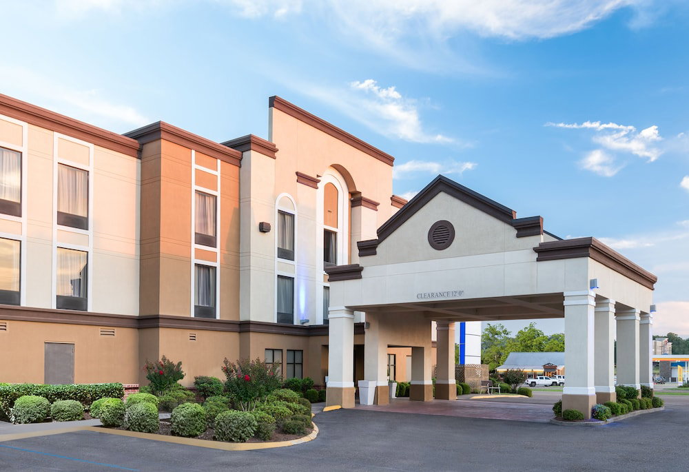 Holiday Inn Express & Suites Grenada, An IHG Hotel - thumb 2
