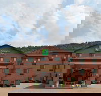 Holiday Inn Exp Chester WV an IHG Hotel - Tourism Bookings