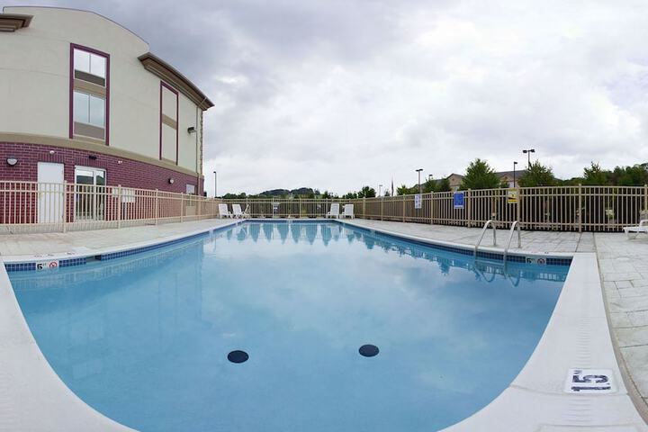 Holiday Inn Express - thumb 4