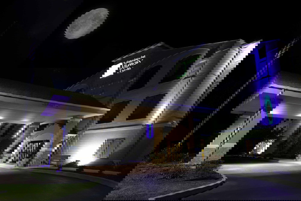 Holiday Inn Express Hotel & Suites Plymouth, An IHG Hotel - thumb 0