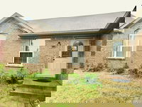 Spacious 3 BR Ranch House W Patio Yard in a Quiet Suburb